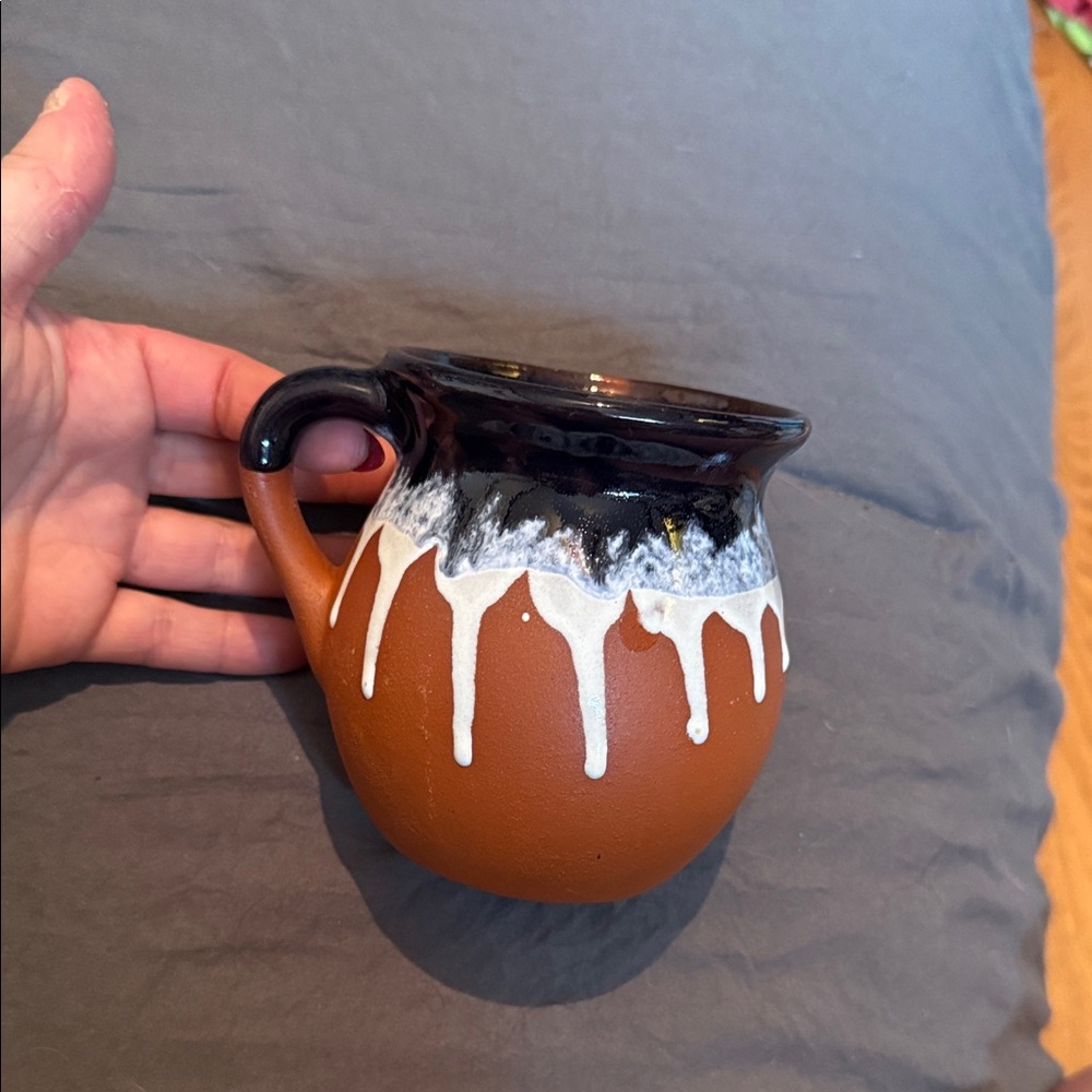 Handcrafted Tazas de Barro Mug with Drip Design